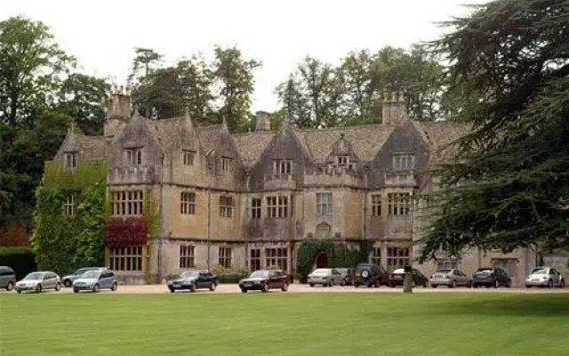 Bibury Court