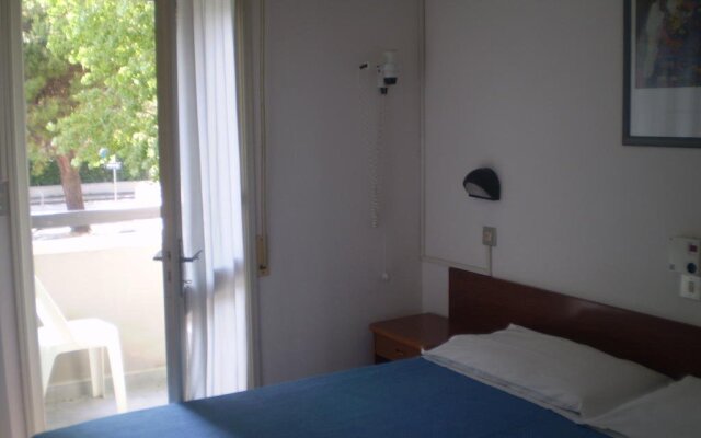 Отель Albergo George Junior комната для гостей