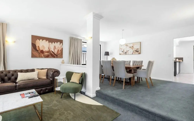 The Monaco Mansion Dianella - Sepal Stay
