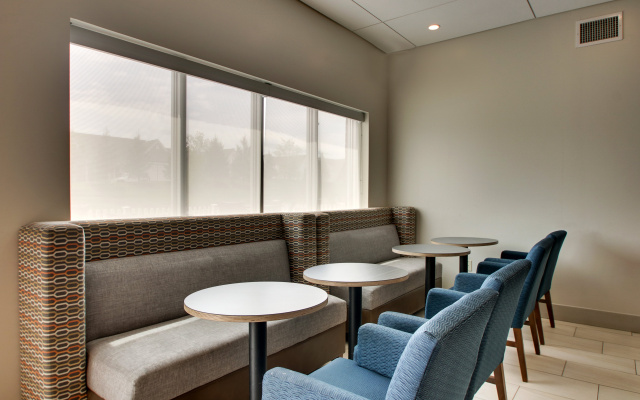 Holiday Inn Express & Suites Lancaster East - Strasburg by IHG