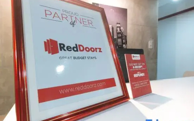 RedDoorz @ JL Lodging House and Cafe Irosin