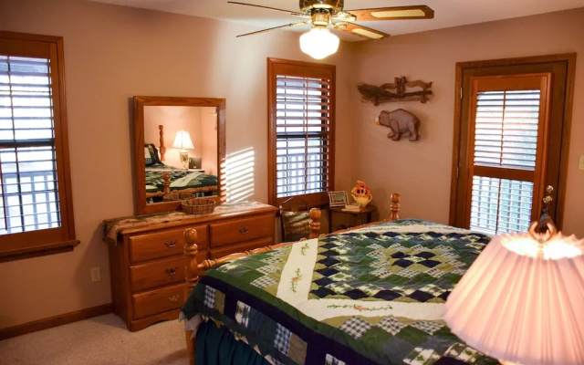 BOUNDARY HAVEN - 3 Br Cabin