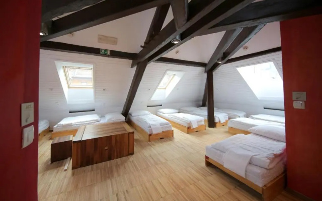 Hostel Javni Zavod Mekinjski Samostan