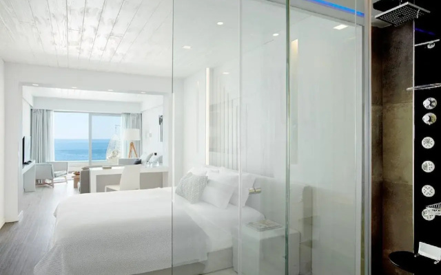 Lichnos Beach Hotel & Suites