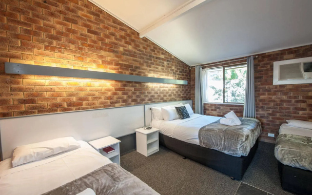 Allan Cunningham Motel