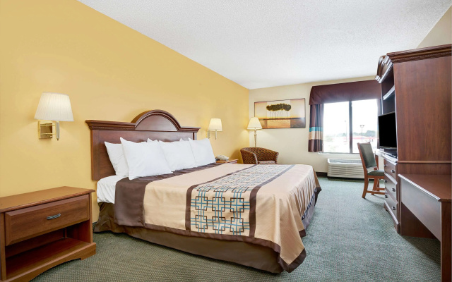 Days Inn by Wyndham Burlington East