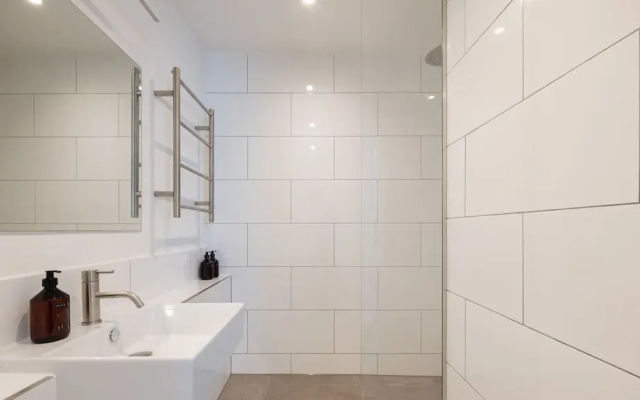 Light-filled Studio With AC - Earl s Court