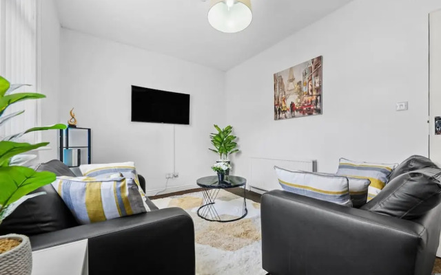 Leeds City Studio Stay Ensuite Kitchenette Street Parking