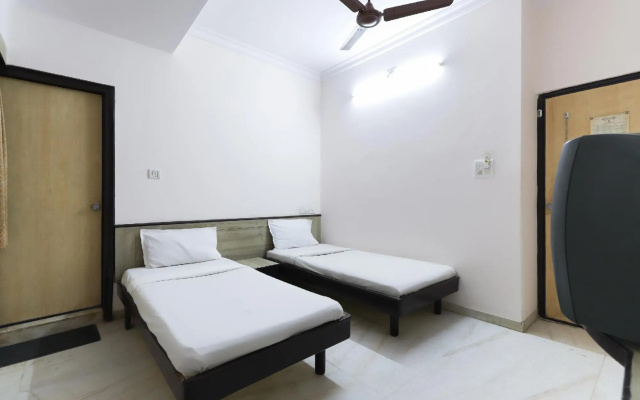 SPOT ON 45149 Hotel Geeta