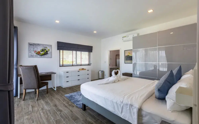 Modern 3 bedroom Pool Villa PG19
