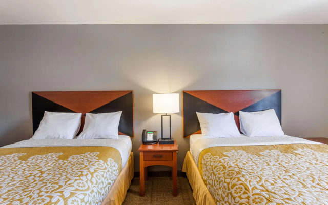 Days Inn & Suites by Wyndham Lancaster Amish Country