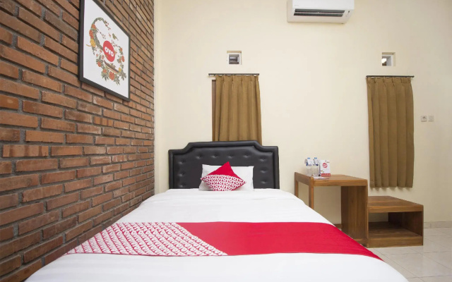 OYO 952 Annisa Syariah Guest House