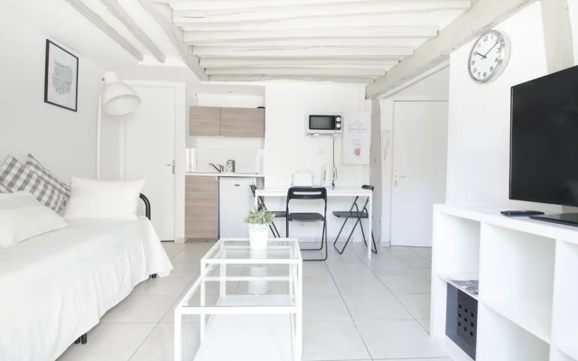 Luxury Apartment in Paris - République