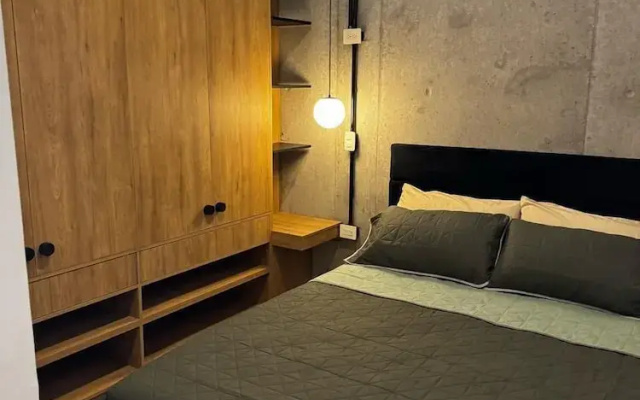 Stylish Private Room City Views & Prime Location