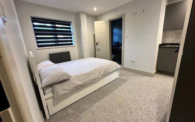 Captivating 6 -bed House in Waltham Abbey