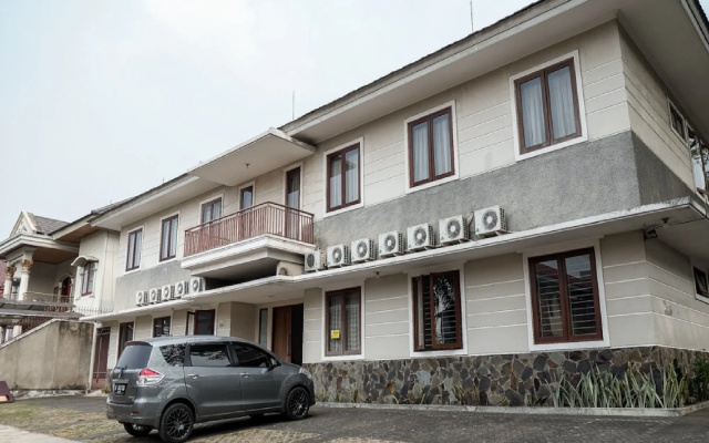 RedDoorz near Supermall Karawaci 2