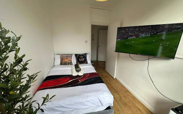 London-2br-sleeps6-skysports-netflix-disneyplus