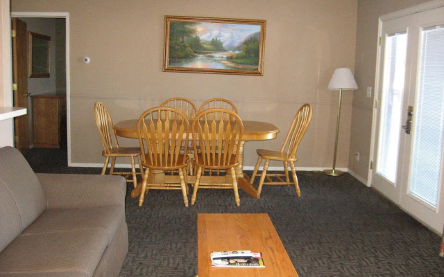 Beachcomber Inn