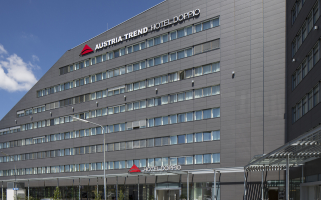 Отель Austria Trend Hotel Doppio Австрия, Вена - 4 отзыва об отеле, цены и фото номеров - забронировать отель Austria Trend Hotel Doppio онлайн вид на фасад