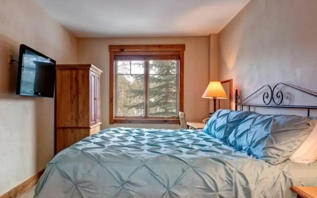Luxury 2 Bedroom Mountain Vacation Rental in Breckenridge With Access to a Hot Tub and Heated Garage Parking