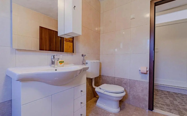 S2 - Modern Studio, Just 50m From the Beach