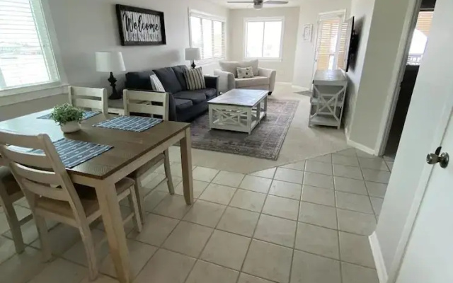Bienvenue 1 Bedroom Condo