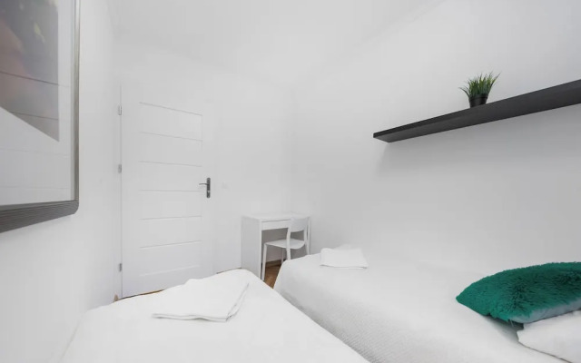 UNIT Short Rent Apartment by Warsaw Metro Station