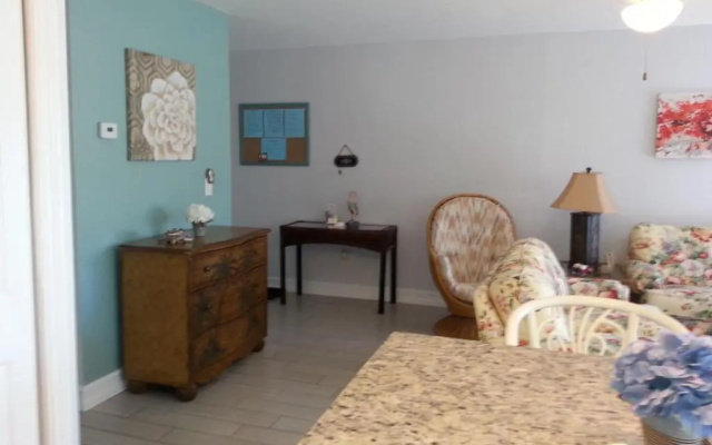 1+1 Large condo Sarasota