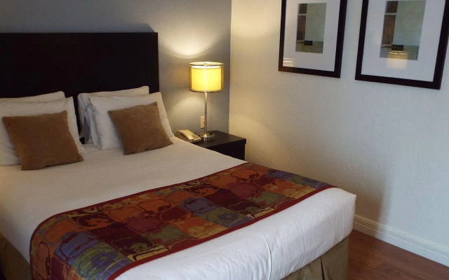 The Shores Inn & Hotel