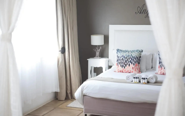 Caza Beach Guesthouse