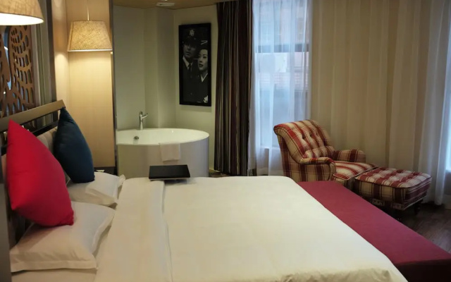 Merrynest Hotel