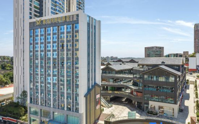 Vienna International Hotel (Zigong Lantern Park Fanhua Branch)
