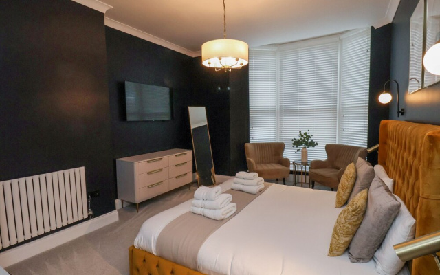 The Salisbury Apartment 201