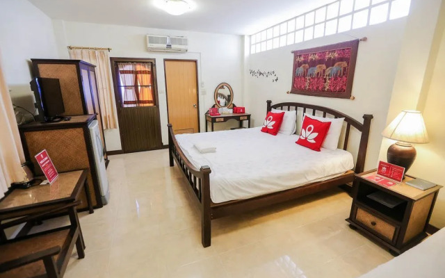ZEN Rooms Sripoom Soi 1