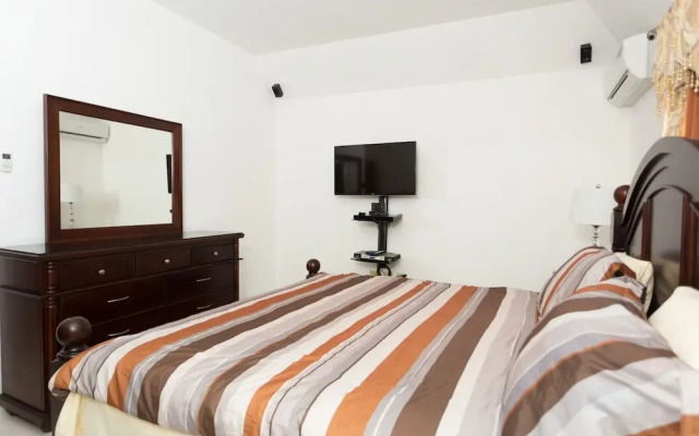 New Kingston Guest Apt at Fairway