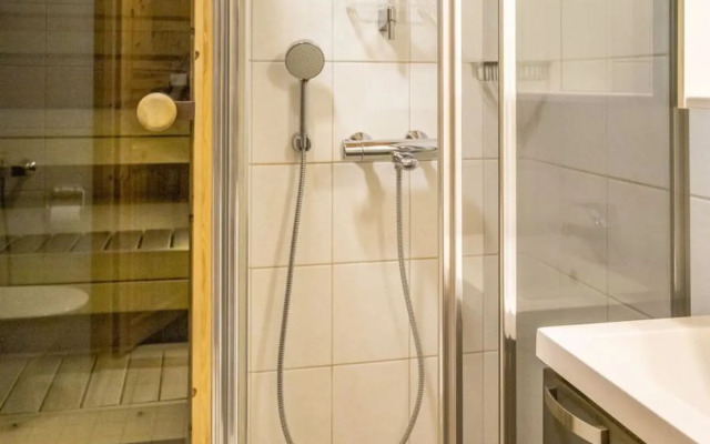 YLLäSNIESTA 5 E 12