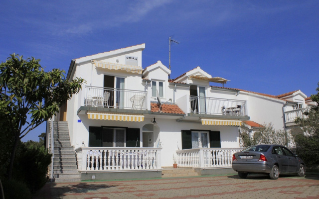 Apartment Vik - 250 m from beach A1 Brodarica, Riviera Sibenik