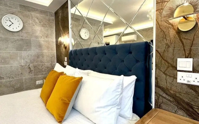 Balcony Hotel