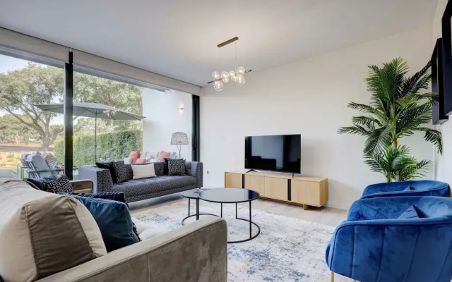 Modern Four Bedroom House With Golf Course Views