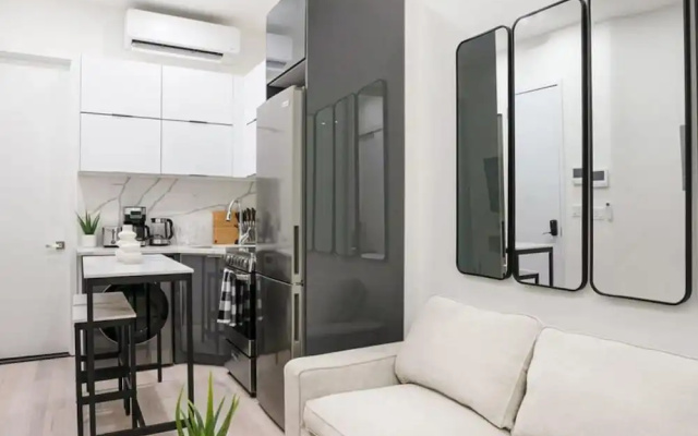 317-1b Modern 1Br UES W D