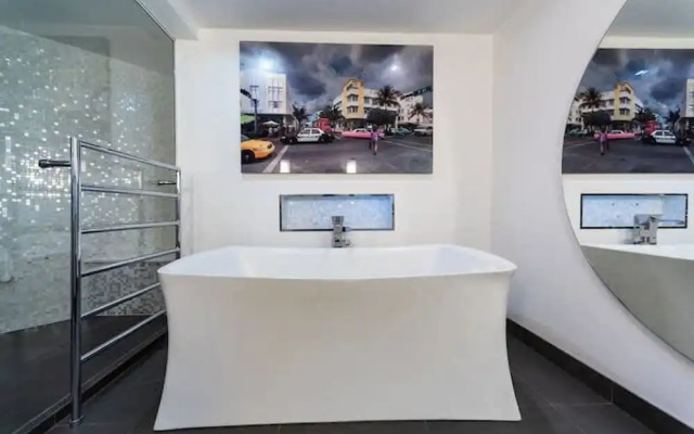 Luxurious Loft Central Soho - 3 Bedrooms Office