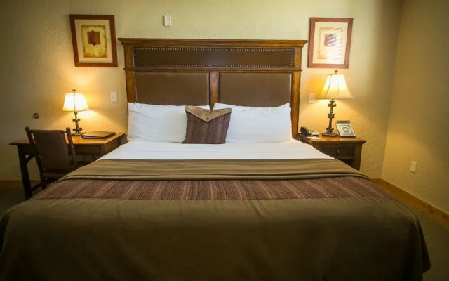 Amazing Mountain Views and Full Kitchen by RedAwning - Save 20% on 7+ Nights!