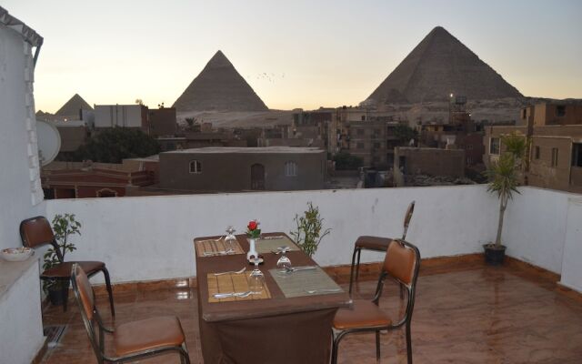 Cozy Studios Pyramids View 2