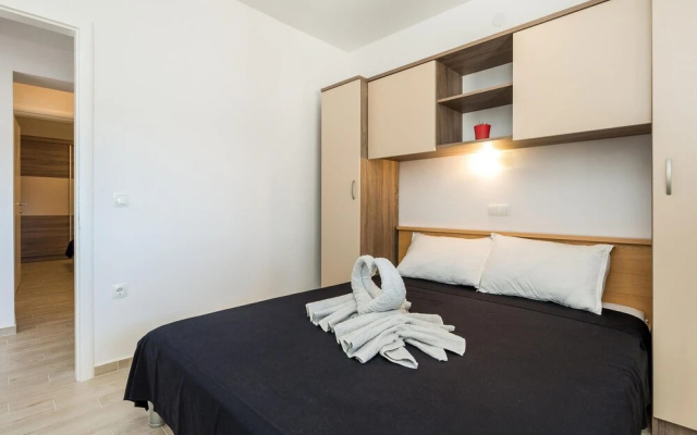 Awesome Apartment in Stara Novalja With 2 Bedrooms and Wifi