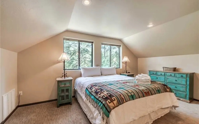 Ruidoso Respite - Six Bedroom Cabin with Hot Tub