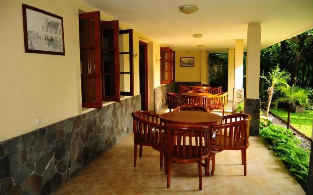 Teras Solo Syariah Guest House