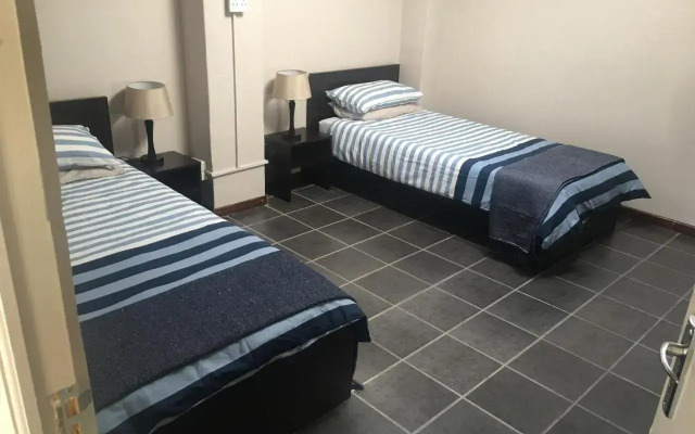 Cosy 2 bedroom flat for 4