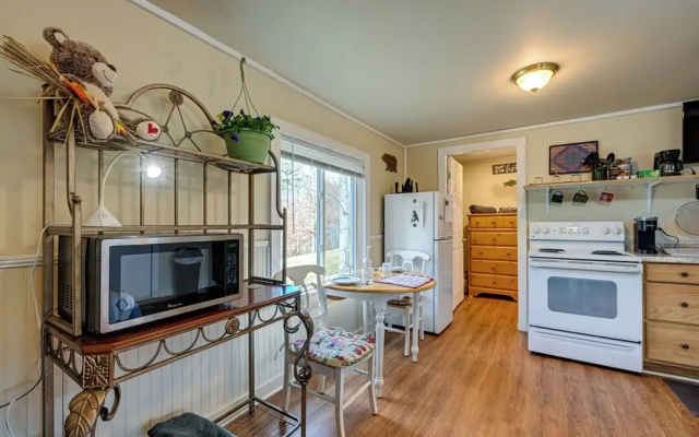 Shared Hot Tub & Fire Pit: Tranquil Whittier Gem!