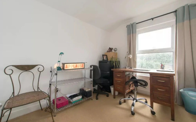 Beautiful 2 Bedroom House in Hackney