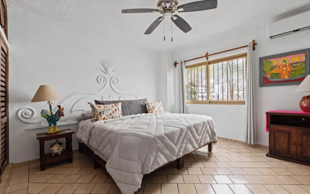 Ocean View 2Br Condo-balcony-beach-pool - 902